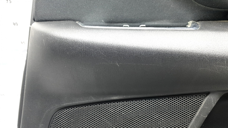 Обшивка двери карточка задняя правая Mazda CX-9 16-22 черная с черной вставкой велюр, подлокотник черная кожа, серый молдинг, потёртость, царапины