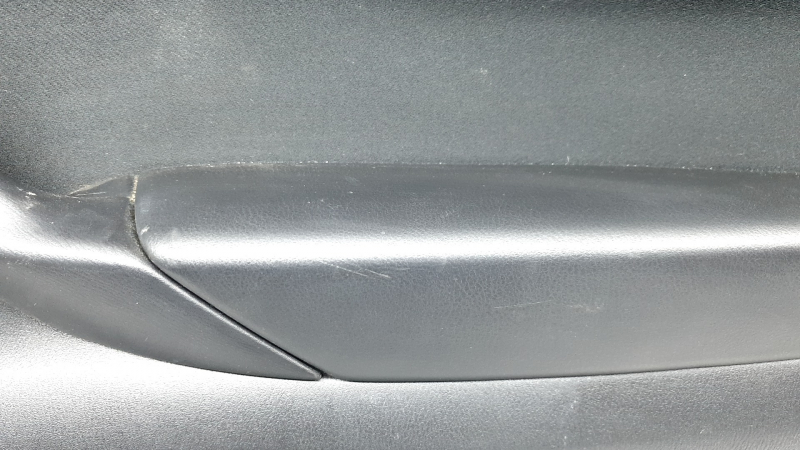 Обшивка двери карточка задняя правая Mazda CX-9 16-22 черная с черной вставкой велюр, подлокотник черная кожа, серый молдинг, потёртость, царапины