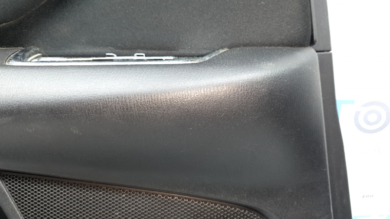 Обшивка двери карточка задняя левая Mazda CX-9 16-22 черная с черной вставкой велюр, подлокотник черная кожа, серый молдинг, потёртость, царапины