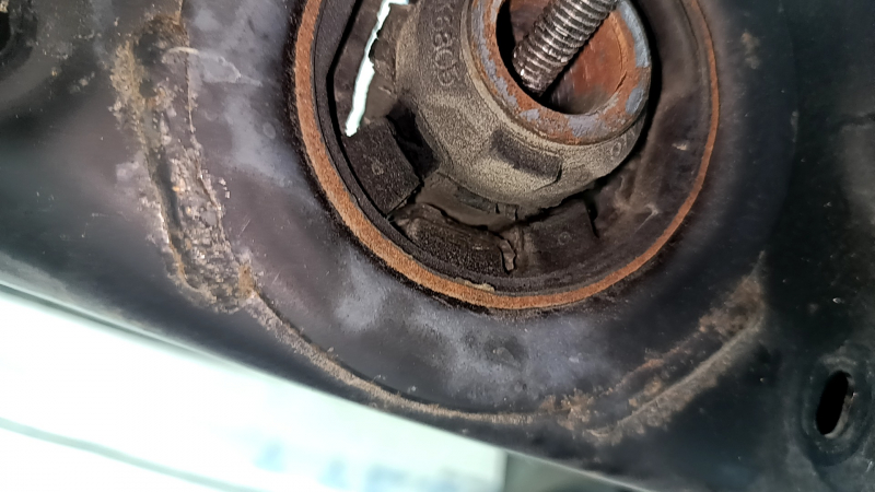 Подрамник задний Mazda CX-9 16-23 AWD, порван сайлент редуктора