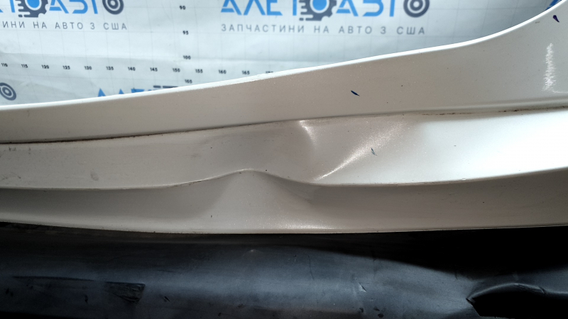 Бампер задний голый Mazda CX-9 16-23 без парктроников, белый, треснут, надрывы пластика, замят