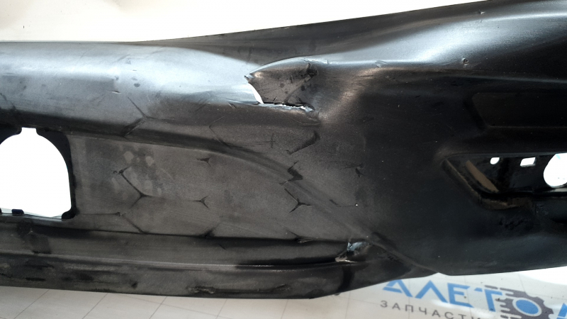 Бампер задний голый Mazda CX-9 16-23 без парктроников, белый, треснут, надрывы пластика, замят
