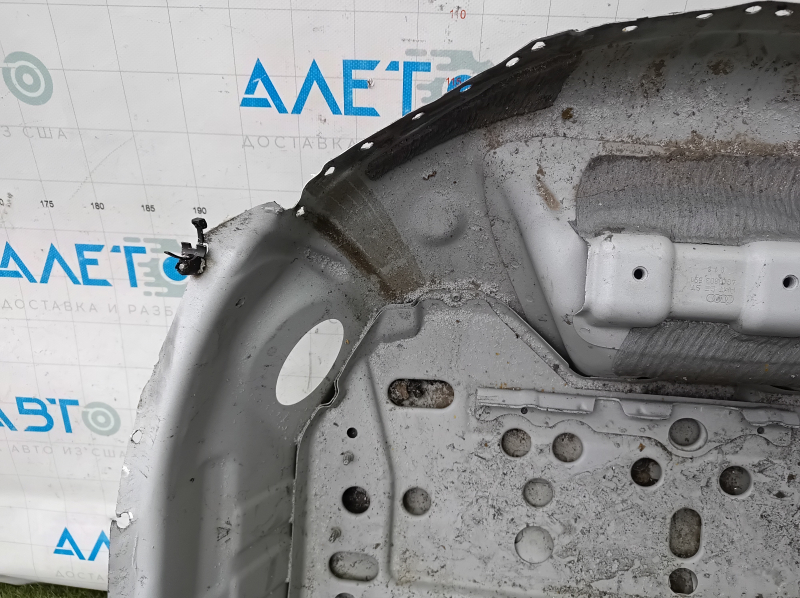 Корыто багажника Audi A6 C7 12-18 высверлено