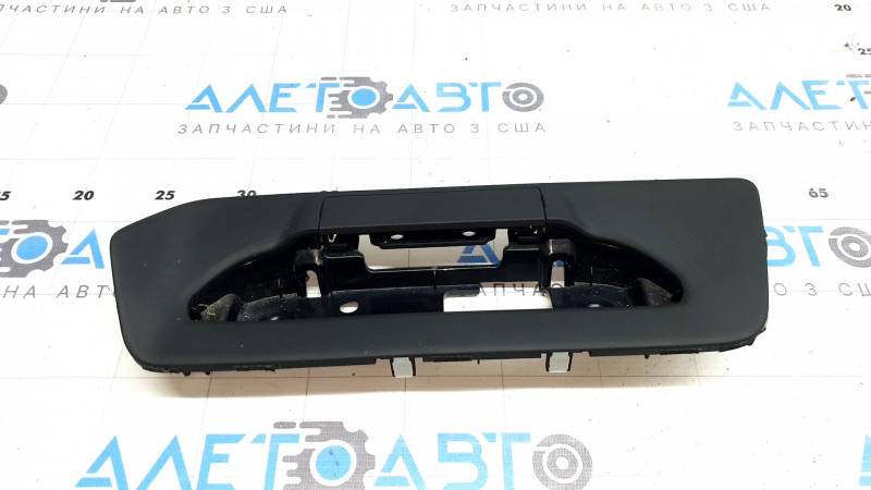 Накладка передней панели Mazda CX-9 16-20 под монитор, с заглушкой, черная