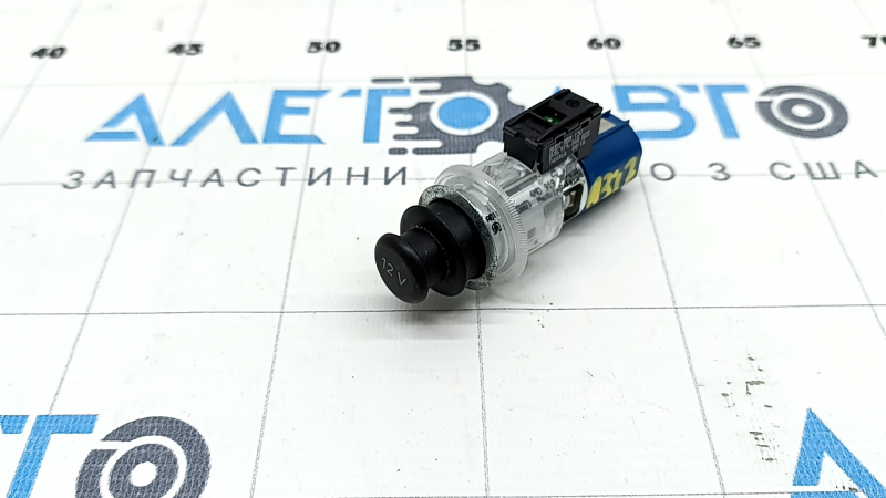 Прикуриватель центральной консоли задний Audi A3 8V 15-18 с подсветкой и заглушкой