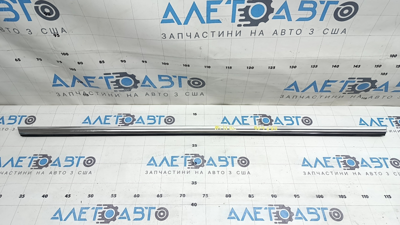 Молдинг дверь-стекло центральный задний левый Audi A4 B9 17-25 хром, царапины