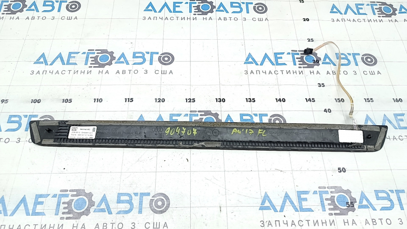 Накладка порога внешняя передняя левая Audi A4 B9 17-25 S-Line с подсветкой, царапина