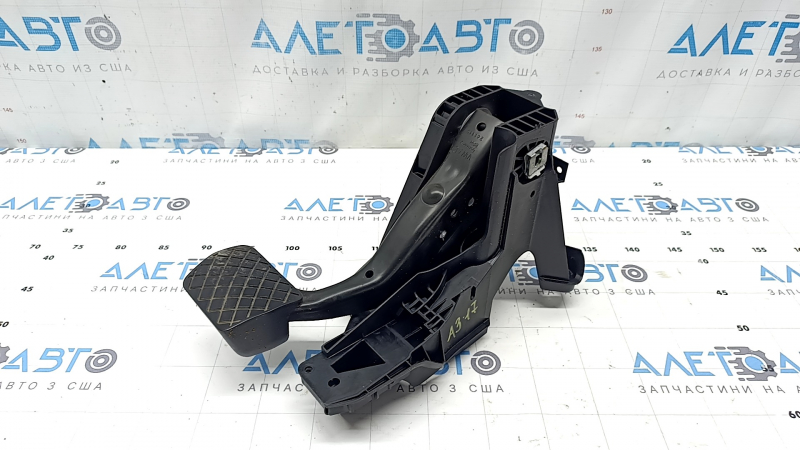 Педаль тормоза Audi A3 8V 17-20 с кронштейном