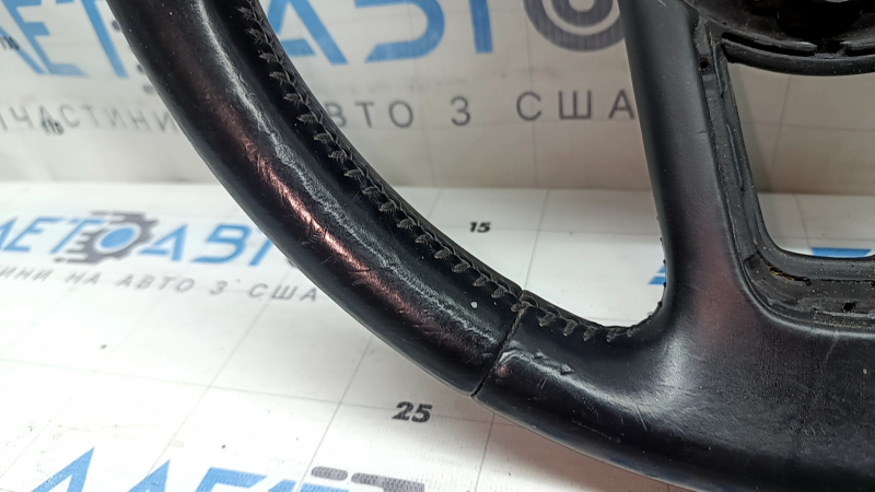 Руль голый Audi A4 B9 17-19 кожа, черный, с подогревом, без кнопок и лепестков, царапины, потертости