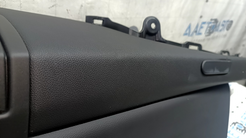 Обшивка арки задняя правая верхняя BMW X7 G07 19-22 кожа Vernasca, Schwarz, вставка под дерево Fineline/metal с молдингом, подлокотник черная кожа, примято, царапины, тычки, сломаны крепления