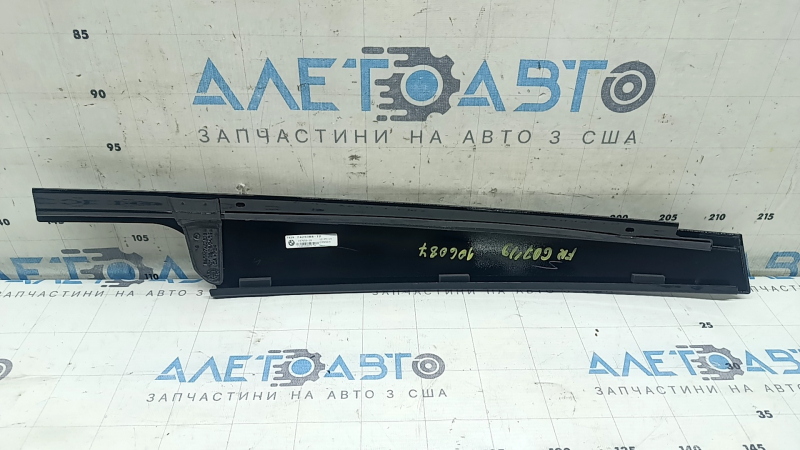 Накладка двери боковая передняя правая BMW X7 G07 19-26 глянецевая, царапины