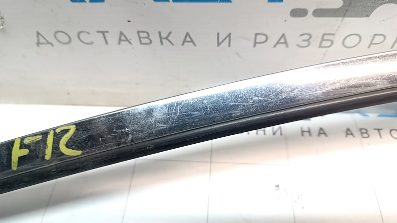 Молдинг двери верхний передней правой Mazda 6 14-17 хром, царапины, сломано крепление, отклеено крепление