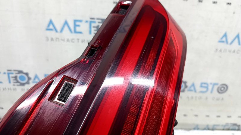 Фонарь внутренний дверь багажника левый BMW X7 G07 19-22 LED, царапины
