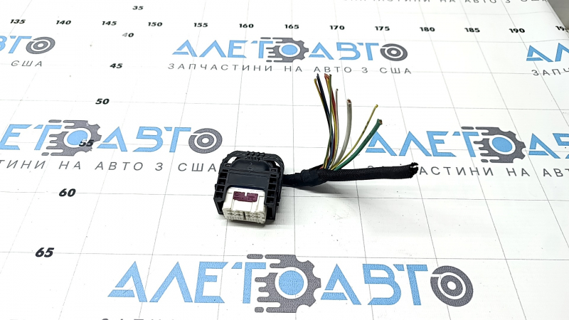 Фишка на блок ECU компьютер двигателя BMW 5 G30 17-23 2.0Т белая, 10 пинов