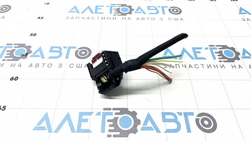 Фишка на блок ECU компьютер двигателя BMW 5 G30 17-23 2.0Т белая, 10 пинов