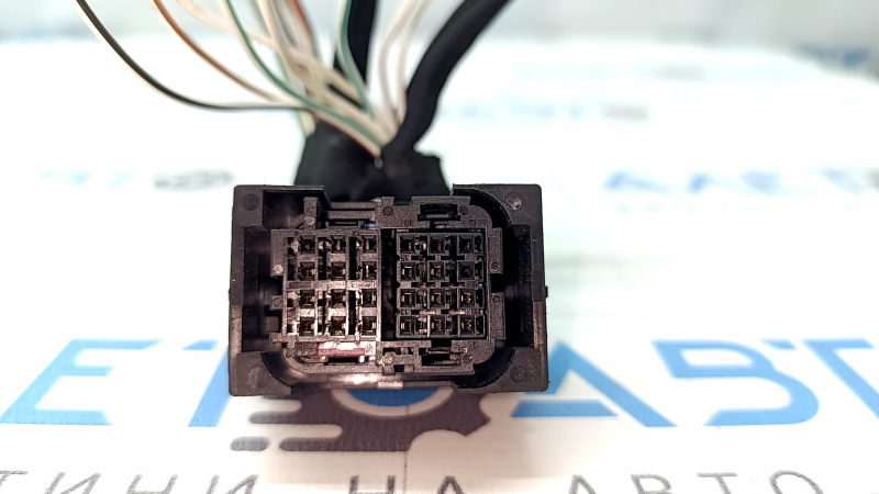 Фишка на блок ECU компьютер двигателя BMW 5 G30 17-23 2.0Т черная, 16 пинов