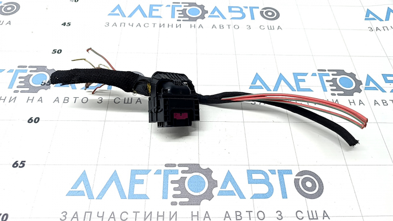 Фишка на блок ECU компьютер двигателя BMW 5 G30 17-23 2.0Т черная, 13 пинов