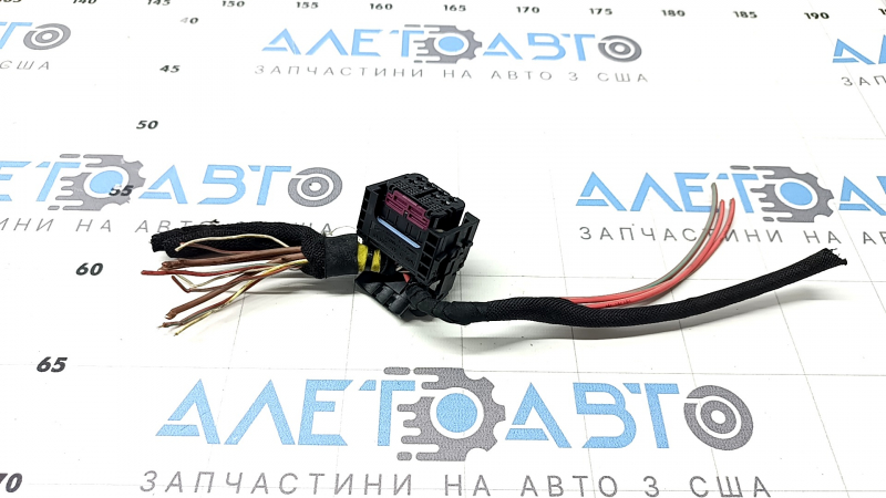 Фишка на блок ECU компьютер двигателя BMW 5 G30 17-23 2.0Т черная, 13 пинов