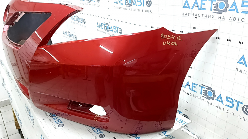 Боковой вид переднего бампера Toyota Camry v40 2007-2009, на котором видны следы использования