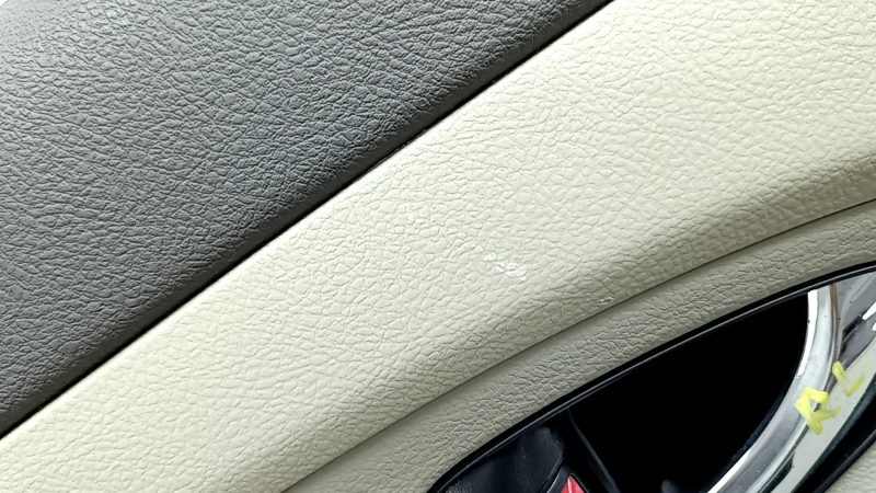 Обшивка двери карточка задняя левая Toyota Camry v40 бежевая с коричневым, вставка пластик, подлокотник велюр, с ручкой, под чистку, побелел пластик