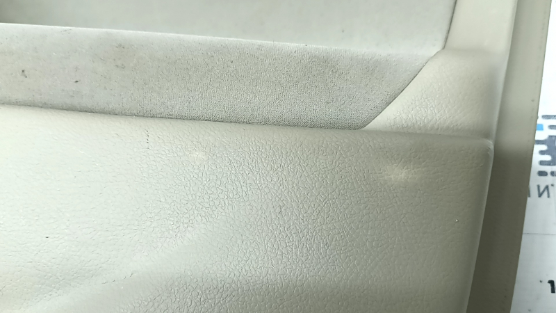 Обшивка двери карточка передняя правая Toyota Camry v40 бежевая с коричневым, вставка пластик, подлокотник велюр, без управления, под химчистку, побелел пластик, царапины, разбух уплотнитель