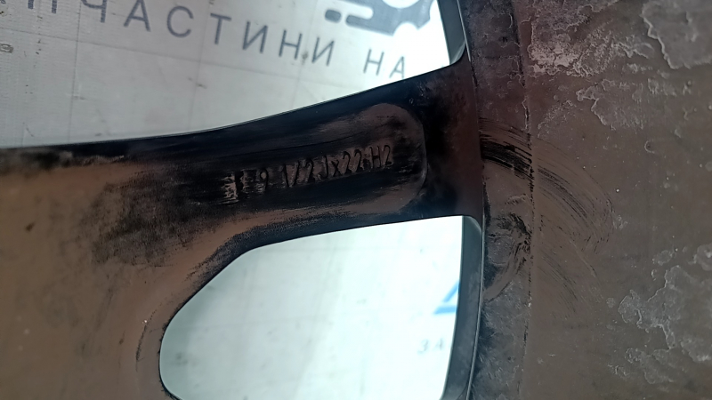 Детальный вид маркировки на диске колесном оригинале BMW.