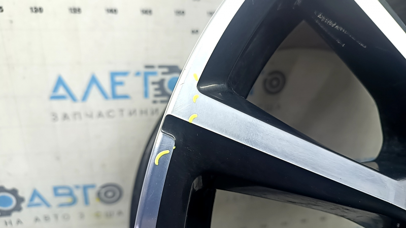 Замечены незначительные потёртости на поверхности диска колеса, для BMW X7 G07 2019-2026.