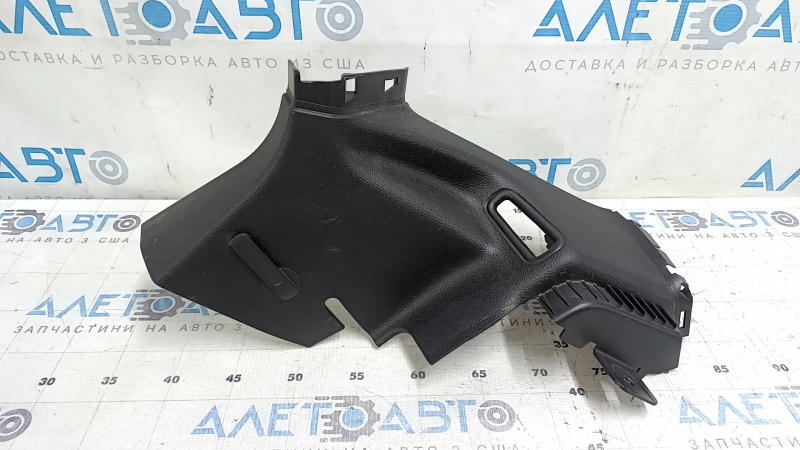 Накладка задней стойки центральная правая Ford Focus mk3 11-18 4d черный, царапины