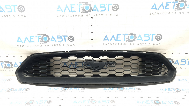 Решетка радиатора grill Ford Mustang mk6 18-23 рест с черной эмблемой, мелкие царапины, песок