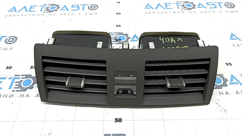 Передняя панель центрального дефлектора для Toyota Camry 2007-2011 с видимой трещиной в креплении