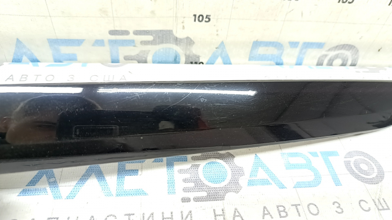 Деталь молдинга заднего бампера вид сверху, BMW X7 G07 2019-2026