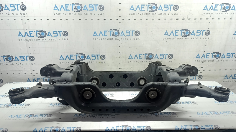 Подрамник задний Ford Mustang mk6 15-23 АКПП порваны 2 С\Б редуктора, 1 микротрещины С\Б редуктора
