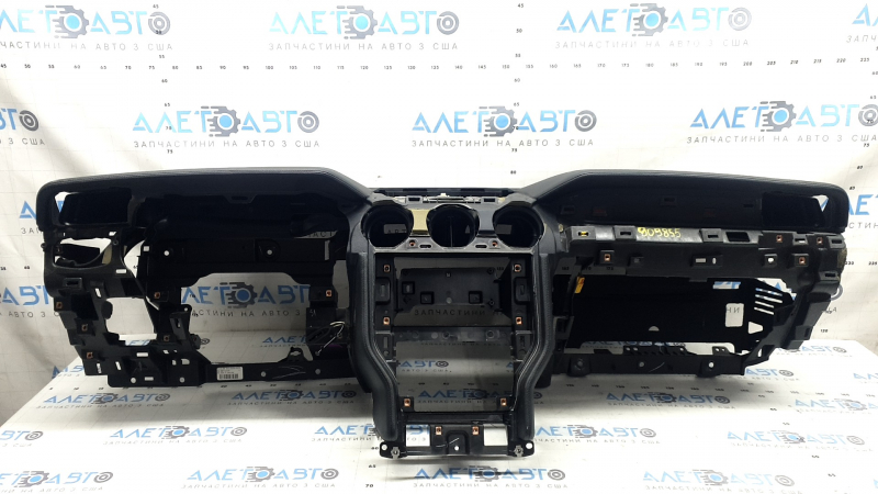Торпедо передняя панель с AIRBAG Ford Mustang mk6 15-20 черная