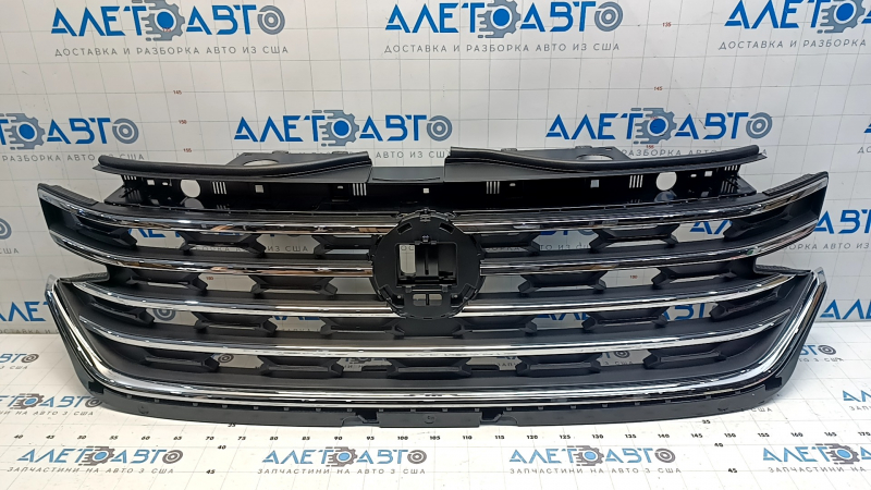 Решетка радиатора grill VW Atlas 24-26 черный глянец с хром молдингами без эмблемы, SE