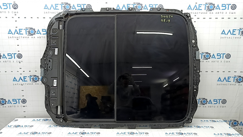 Панорама в сборе Audi Q8 19-26 черная шторка
