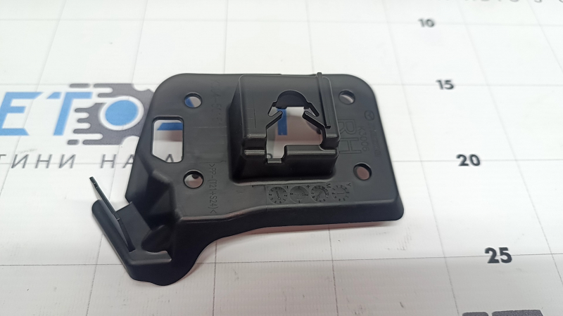 Кронштейн переднего бампера правый нижний Mazda CX-5 22-25