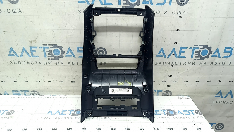 Накладка центральной консоли задняя BMW X5 G05 19-25 черная, царапины