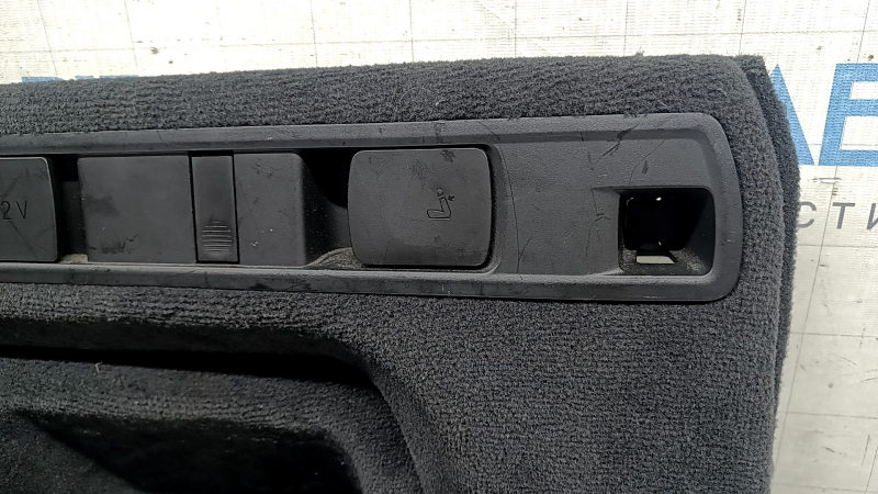 Обшивка арки ззаду права в зборі BMW X5 G05 19-21 чорна, цільна, з кришкою, з ручкою відкидання сидіння, з накладкою замка, подряпина, під чищення