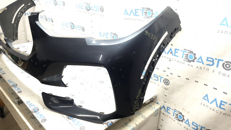 Бампер для BMW X5, на котором видны следы использования