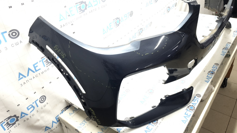 Детали переднего бампера BMW X5 G05, крупный план