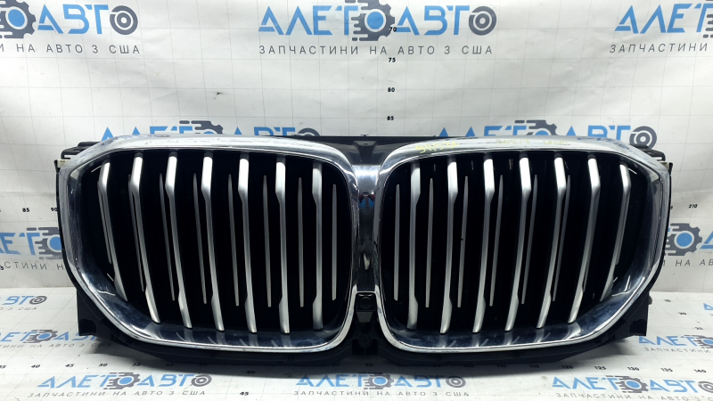 Решетка радиатора BMW X5 G05 2019-2026, вид спереди, с хромированным покрытием.
