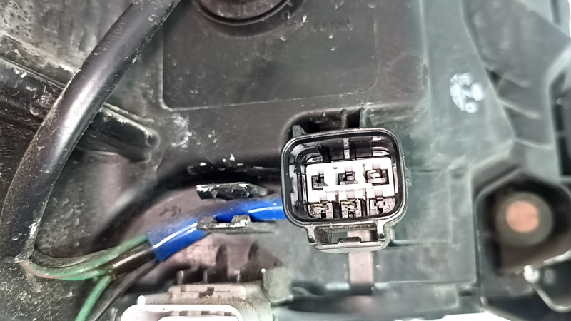 Фара передняя левая Subaru Forester 19-20 SK LED, без DRL, сломаны крепления, пробит корпус