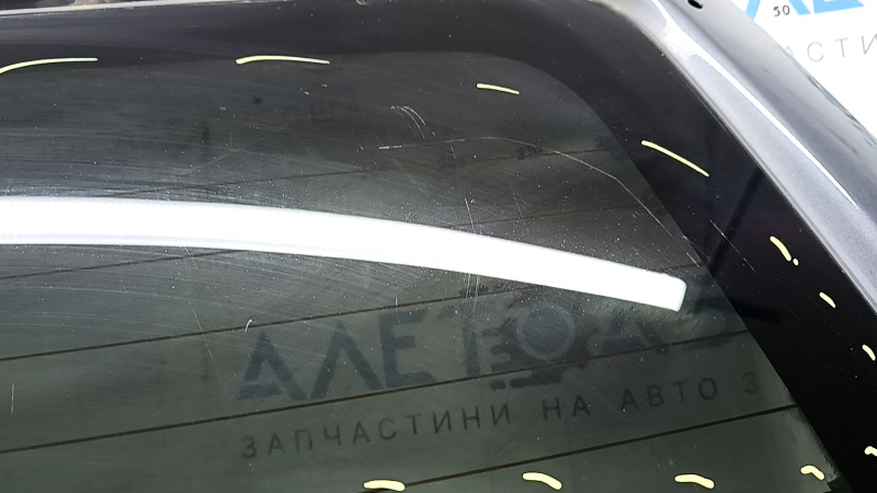 Дверь багажника голая со стеклом Subaru Forester 19-24 SK под спойлер, тонировка, графит P8Y, царапины на стекле