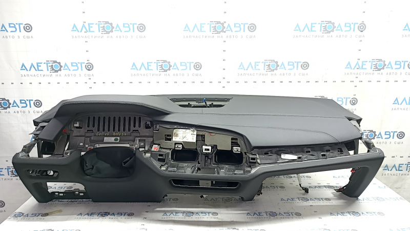 Передняя панель салона BMW X5 G05 2019 - 2026, вид сбоку