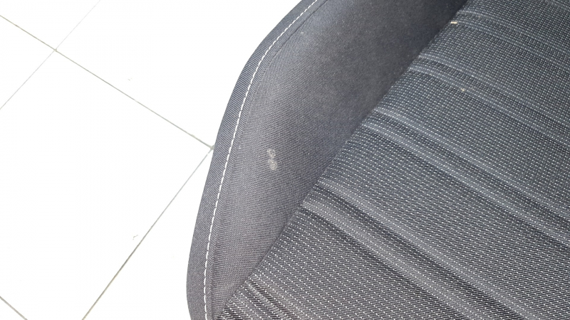 Водительское сидение VW Tiguan 22-24 без airbag, механическое, подогрев, ткань черная, белая строчка, под чистку