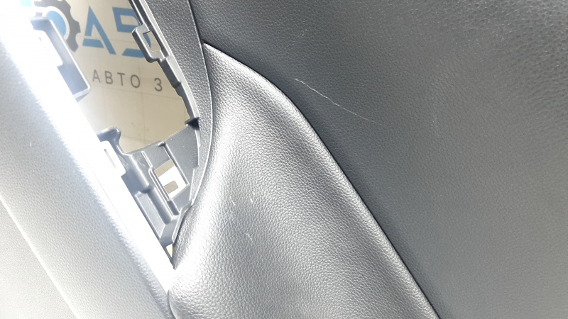 Обшивка дверей картка задня права Toyota Rav4 19-25 чорна, підлокітник шкіра чорна, сірий молдинг, із вставкою пластик чорний, з ручкою, подряпини