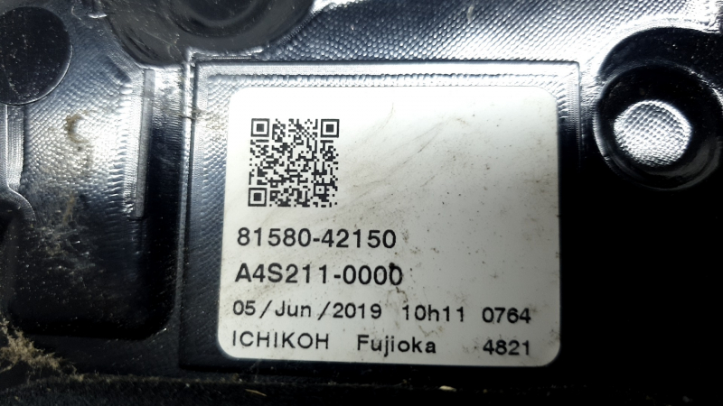 Фонарь внутренний дверь багажника правый Toyota Rav4 19-24 Japan built, потерт