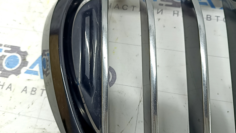 Решетка радиатора grill правая BMW 7 G11 G12 16-19 без ночного видения, тычки