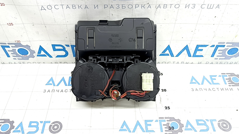 Подстаканники центральной консоли BMW 7 G11 G12 16-19 черные, с прикуривателем, вздулся хром, царапина