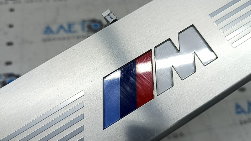 Накладка порога зовнішня передня права BMW 7 G11 G12 16-22 хром з підсвічуванням, M-Sport, тички, подряпини
